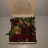San Valentín Centro caja madera con Rosas y Orquídeas